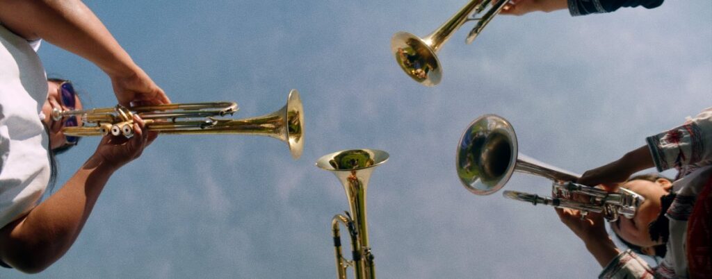 Trompetas vistas desde abajo