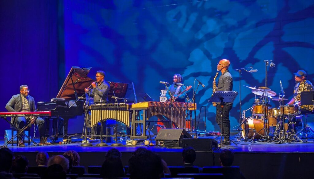 Banda de música en el escenario