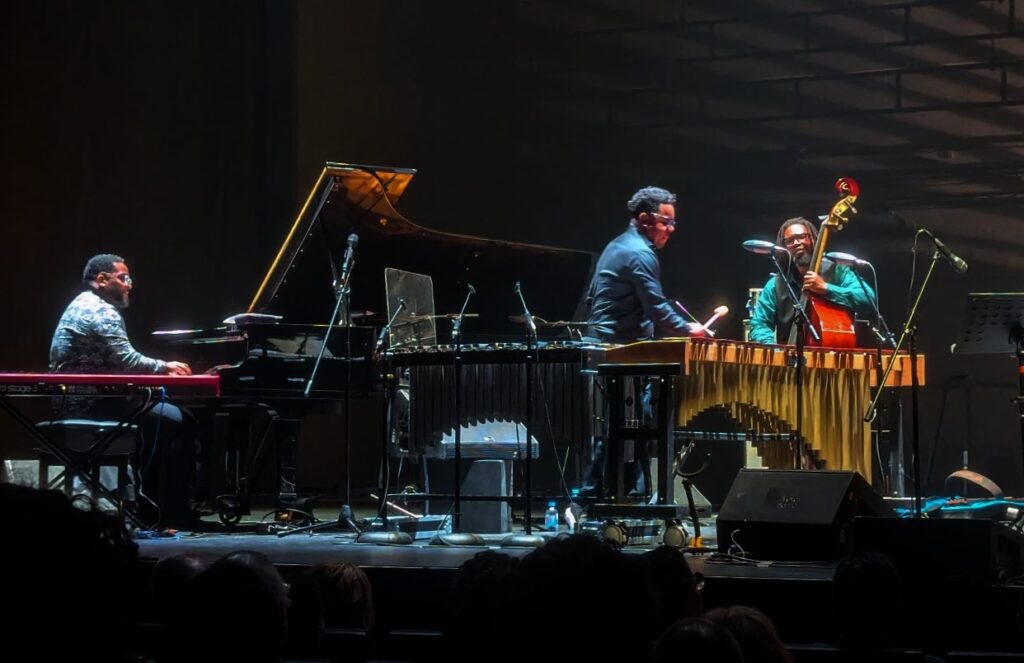Banda de música en el escenario